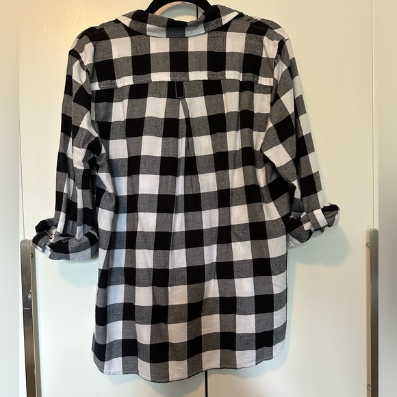 Black and white plaid Tommy Hilfiger 3/4 sleeve shirt. New with tags size large - Picture 5 of 7